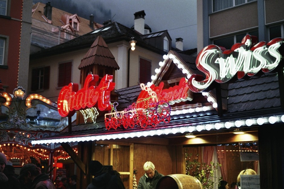Weihnachtsmarkt 2014 in Chur. Erstklassige Kontraste, stimmige (richtige) Farben. Pentax-K1000-50mm